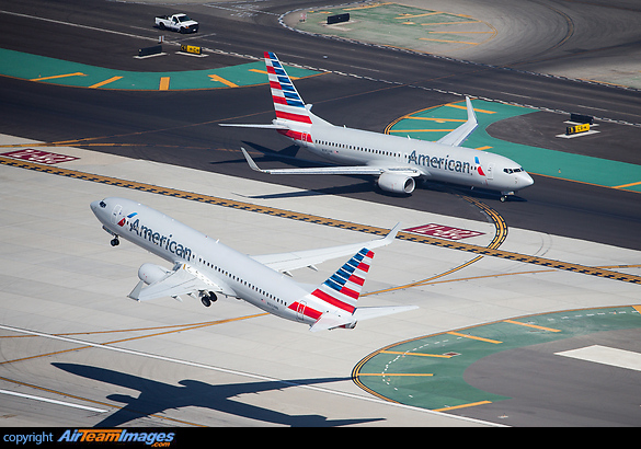 Boeing 737-823 Boeing 737-823