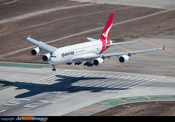 Over the numbers after the long flight from Sydney Qantas 11 is soon to arrive at LAX. Airbus A380-842