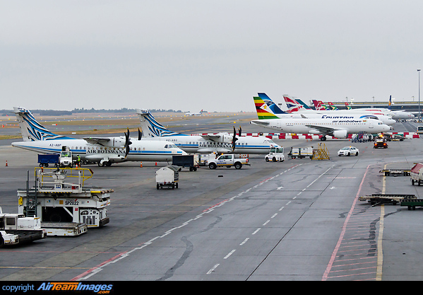 Ramp overview with sistership A2-ABO, Air Zimbabwe A320 Z-WPM, Egyptair A330 SU-GCI, a Boeing 747-400 and 777 of British Airways and several others. ATR 42-500