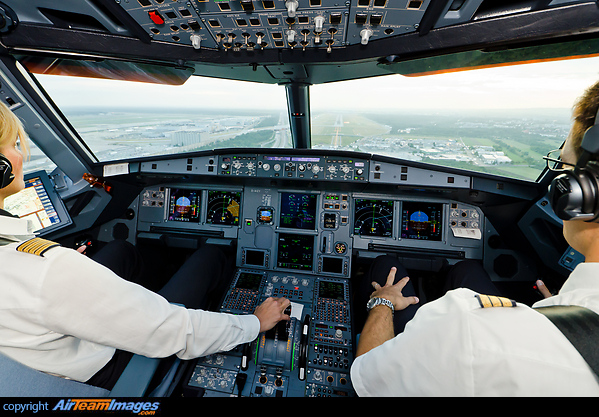 Airbus A320-214 Airbus A320-214
