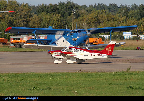 Piper PA-28 Cherokee Piper PA-28 Cherokee