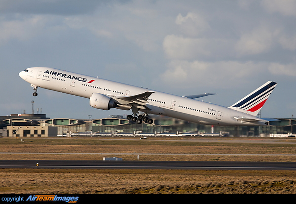 Boeing 777-328/ER Boeing 777-328/ER