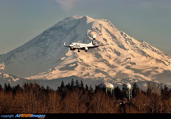 Mt. Rainier makes such a lovely background at Sea-Tac airport. Boeing 737-790