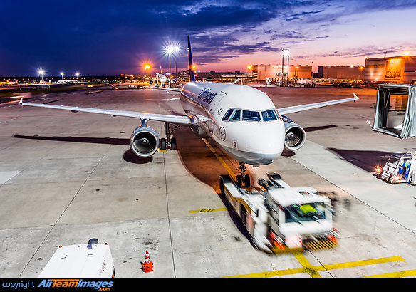 Airbus A320-211 Airbus A320-211