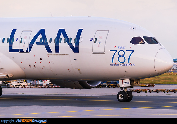 Boeing 787-8 Dreamliner Boeing 787-8 Dreamliner