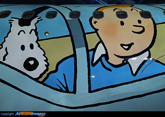 Brussels, 16 March 2015 - Today Brussels Airlines & Moulinsart unveiled someting never seen before: An Airbus A320 with a livery inspired by the Belgian cartoon character Tintin. Both Belgian companies have worked several months on this unique project, based on the original drawings by the hand of Herg.
The result is a 37m long black shark, based on Professor Calculu's shark submarine from the Tintin adventure, Red Rackham's treasure. The aircraft was baptized "Rackham". On the fuselage we read:"We fly you to the home of Tintin"
For the painting of the aircraft, Brussels Airlines worked with aircraft paint artist Andre Eisele. The entire paint job took 1500 man hours in total, 360 liters of paint, 10 days, 22 painters per day and 5 km of tape. Airbus A320-214