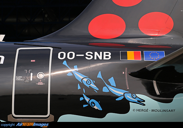 Brussels, 16 March 2015 - Today Brussels Airlines & Moulinsart unveiled someting never seen before: An Airbus A320 with a livery inspired by the Belgian cartoon character Tintin. Both Belgian companies have worked several months on this unique project, based on the original drawings by the hand of Herg.
The result is a 37m long black shark, based on Professor Calculu's shark submarine from the Tintin adventure, Red Rackham's treasure. The aircraft was baptized "Rackham". On the fuselage we read:"We fly you to the home of Tintin"
For the painting of the aircraft, Brussels Airlines worked with aircraft paint artist Andre Eisele. The entire paint job took 1500 man hours in total, 360 liters of paint, 10 days, 22 painters per day and 5 km of tape. Airbus A320-214