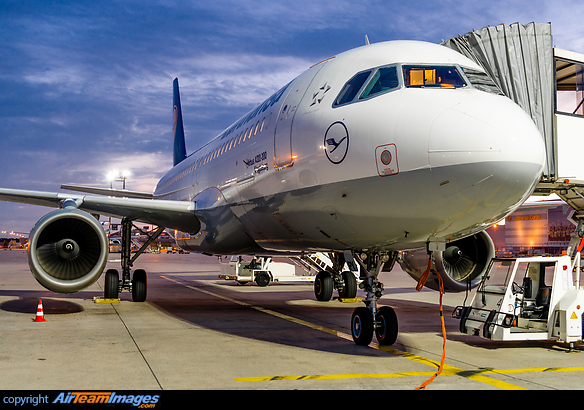 Airbus A320-211 Airbus A320-211