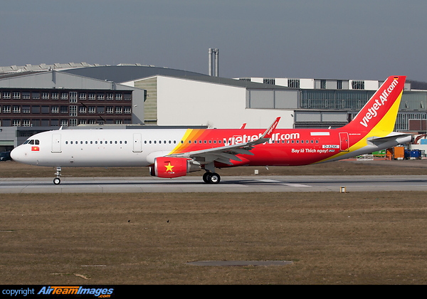 Airbus A321-211 Airbus A321-211