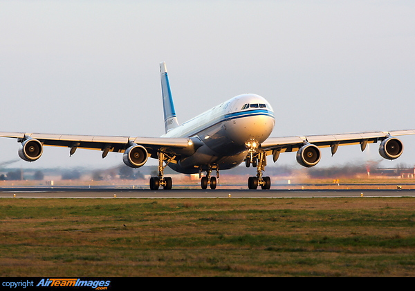 Airbus A340-313 Airbus A340-313