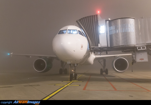 Low Visibility CAT III weather conditions. Airbus A319-112
