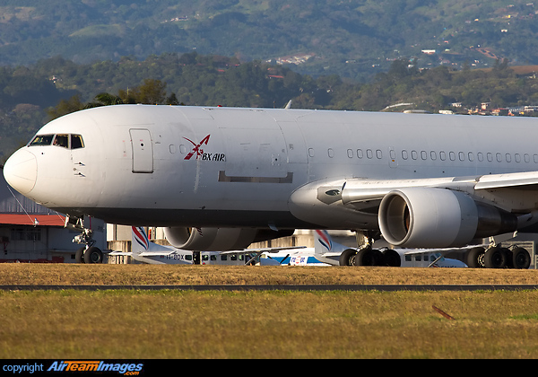 Boeing 767-223(SF) Boeing 767-223(SF)