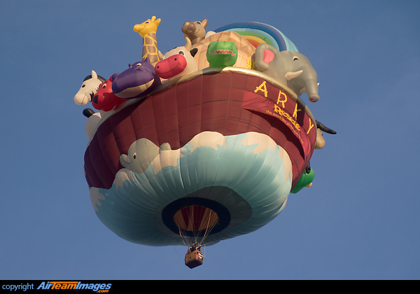 Mass ascension from Innes Common Hamilton at Balloons over Waikato 2015. Aerostar Arky SS Balloon