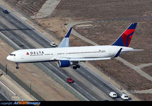 Boeing 767-332/ER Boeing 767-332/ER