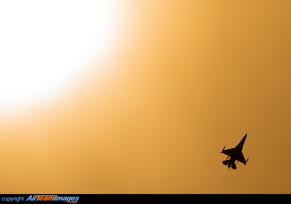 F-16AM Fighting Falcon F-16AM Fighting Falcon