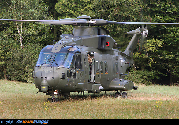 Merlin HC.3 on confined landing practice at the 'triangle' in the Lindens, Salisbury Plain EH-101 Merlin HC3