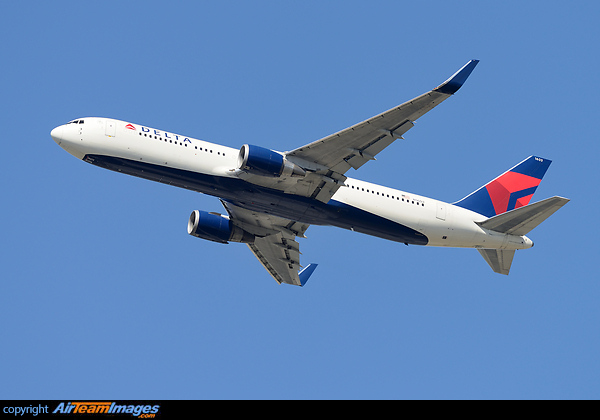 Boeing 767-332/ER Boeing 767-332/ER