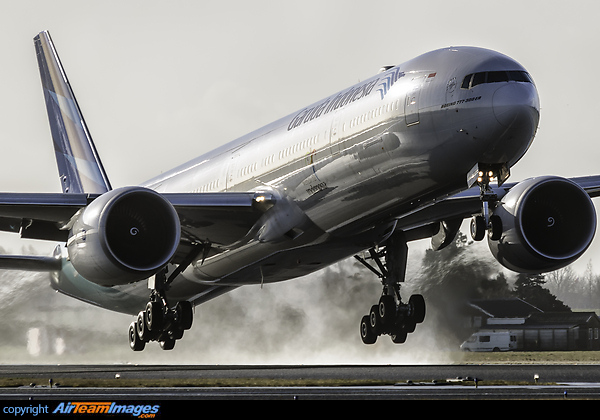 Boeing 777-3U3/ER Boeing 777-3U3/ER