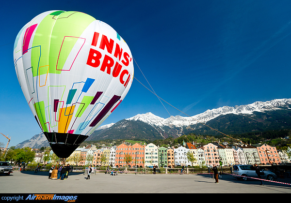 INNS' BRUCK City Baloon in the heart of our city Innsbruck, Marktplatz Cameron A-120
