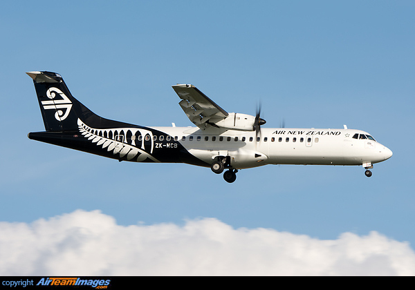 New paint scheme and no more Link word on the aircraft. ATR 72-500