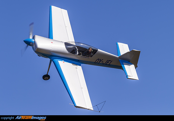 Giles G-202 Giles G-202