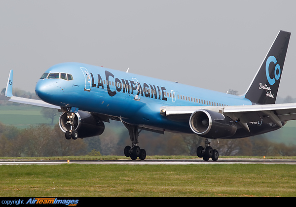 F-HTAG lands at Luton for the first time on the inaugural La Compagnie flight from London Luton Airport to New York Newark. Initially flights will depart on Monday, Wednesday, Friday and Sunday. Boeing 757-256
