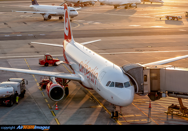 Airbus A320-216 Airbus A320-216