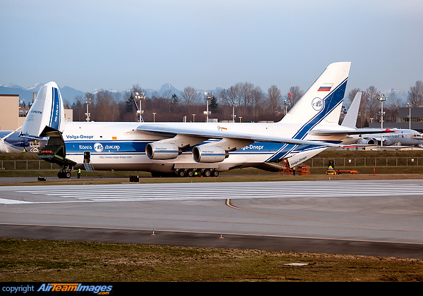 Antonov An-124-100 Ruslan Antonov An-124-100 Ruslan