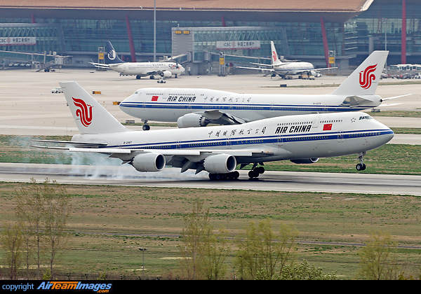 Boeing 747-89L Boeing 747-89L