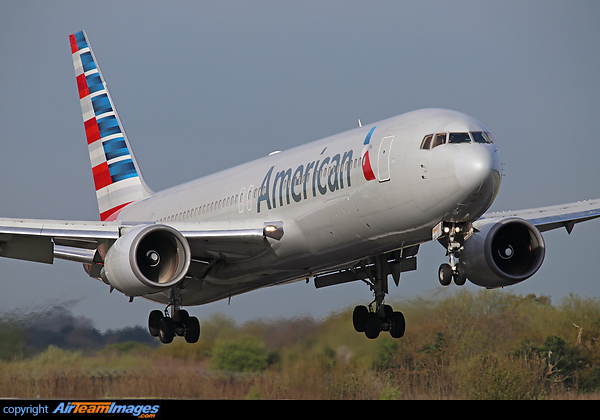 Boeing 767-323/ER Boeing 767-323/ER
