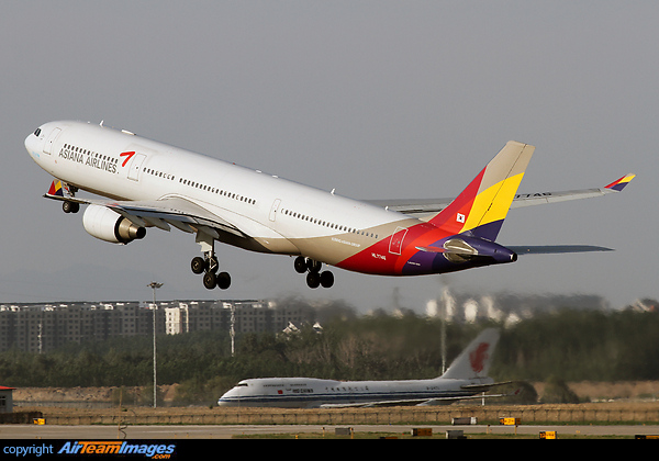 Airbus A330-323 Airbus A330-323