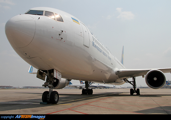 Boeing 767-33A/ER Boeing 767-33A/ER