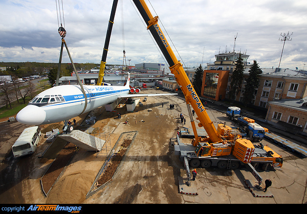 Ilyushin Il-62M Monument Ilyushin Il-62M Monument