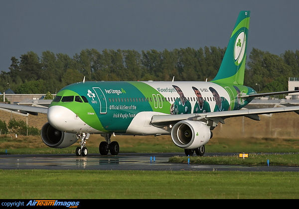 A320, EI-DEO was rolled out at Shannon on 9th May in this special scheme to mark Aer Lingus becoming the official carrier for the Irish Rugby Team. Airbus A320-214