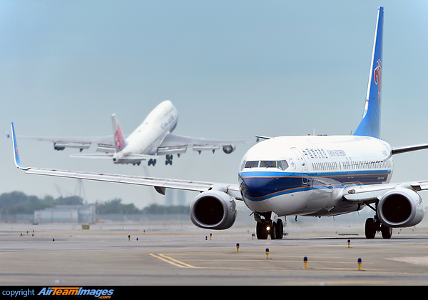 Boeing 737-81B Boeing 737-81B