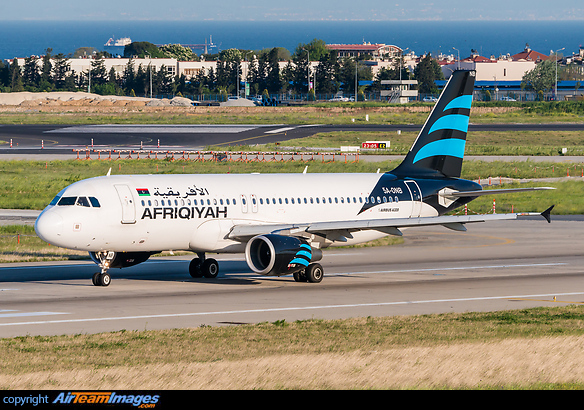 Repainted in the airline's new colour scheme. Airbus A320-214