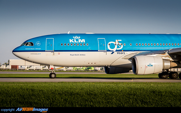 Airbus A330-203 Airbus A330-203