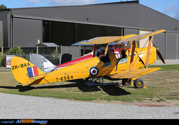 DH-82A Tiger Moth II DH-82A Tiger Moth II