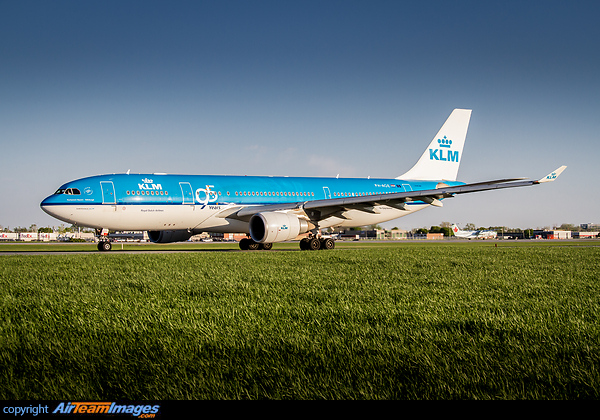 Airbus A330-203 Airbus A330-203