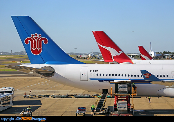 Airbus A330-323 Airbus A330-323