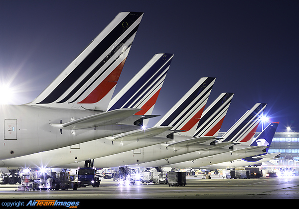 Boeing 777-228/ER Boeing 777-228/ER