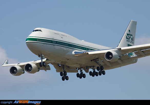 Boeing 747-4J6 Boeing 747-4J6