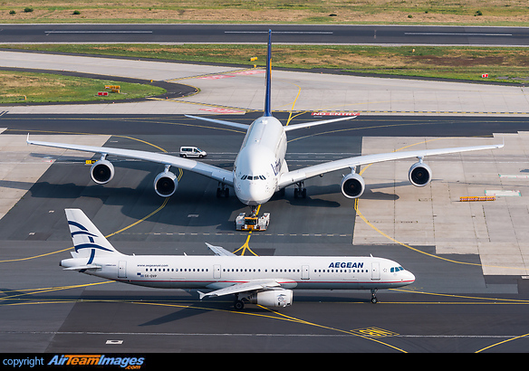 Passing in front of Lufthansa A380-800 D-AIMB on tow. Airbus A321-232