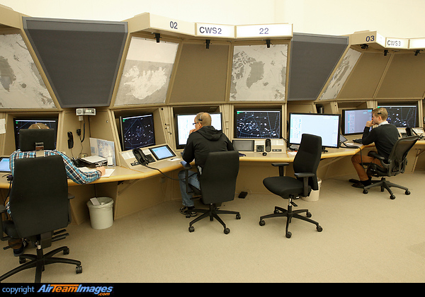 The Reykjavik control area is among the largest in the world at approximately 5,4 million square kilometres.
The control area extends from 61 North to the North Pole and from 0E/W to the west of Greenland. Air navigation services over Greenland are provided according to a special agreement between the governments of Iceland and Denmark. Each year approximately 100,000 aircraft fly over 140 million km in the Reykjavik control area. Reykjavik Control Centre