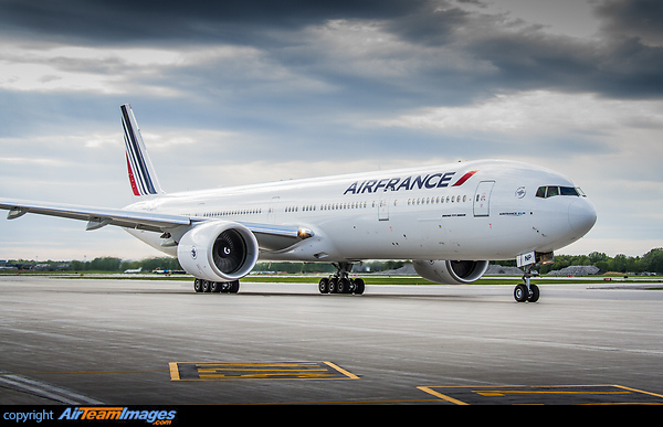 Boeing 777-328/ER Boeing 777-328/ER