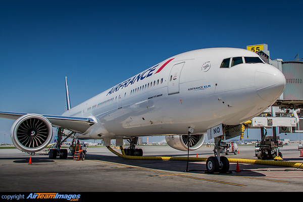 Boeing 777-328/ER Boeing 777-328/ER