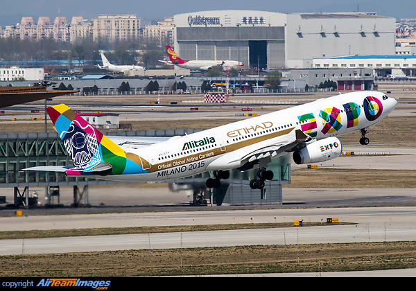Promoting the "Expo 2015" Airbus A330-243