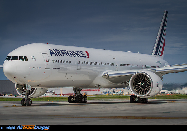 Boeing 777-328/ER Boeing 777-328/ER