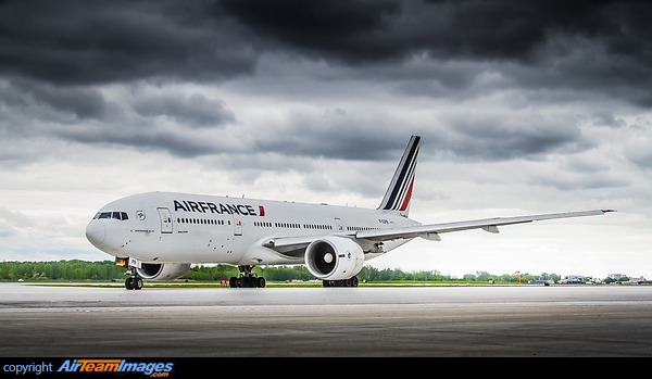 Boeing 777-228/ER Boeing 777-228/ER