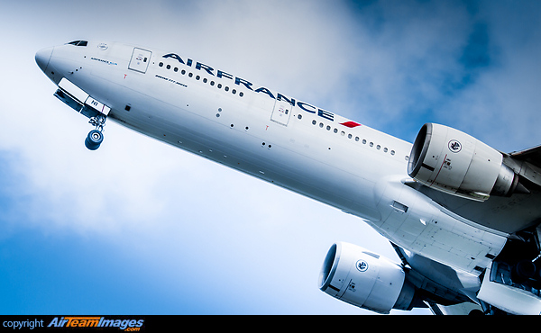 Boeing 777-328/ER Boeing 777-328/ER